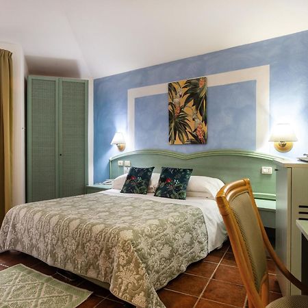 Hotel Stefania Boutique Hotel By The Beach Olbia Ngoại thất bức ảnh