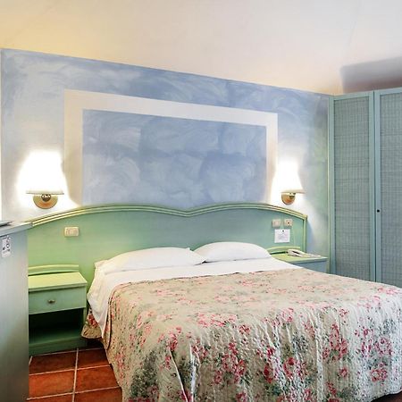 Hotel Stefania Boutique Hotel By The Beach Olbia Ngoại thất bức ảnh