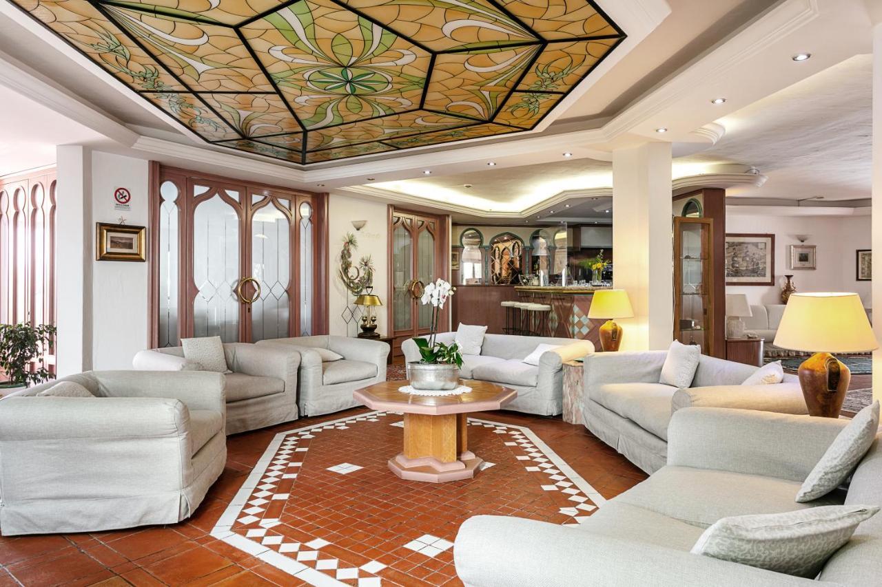 Hotel Stefania Boutique Hotel By The Beach Olbia Ngoại thất bức ảnh
