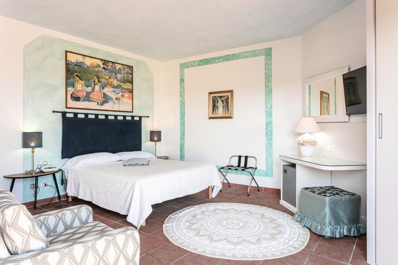 Hotel Stefania Boutique Hotel By The Beach Olbia Ngoại thất bức ảnh