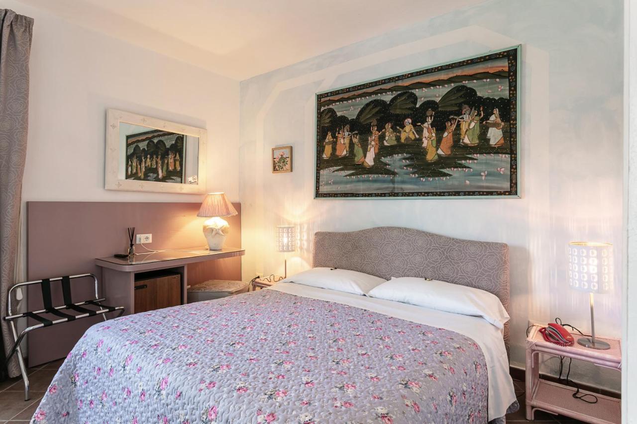 Hotel Stefania Boutique Hotel By The Beach Olbia Phòng bức ảnh