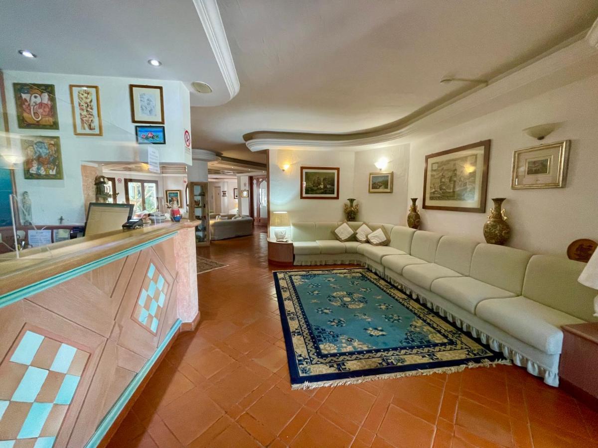 Hotel Stefania Boutique Hotel By The Beach Olbia Ngoại thất bức ảnh