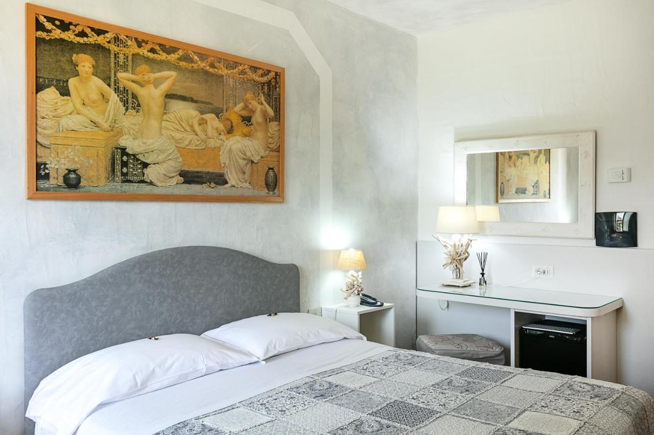 Hotel Stefania Boutique Hotel By The Beach Olbia Ngoại thất bức ảnh
