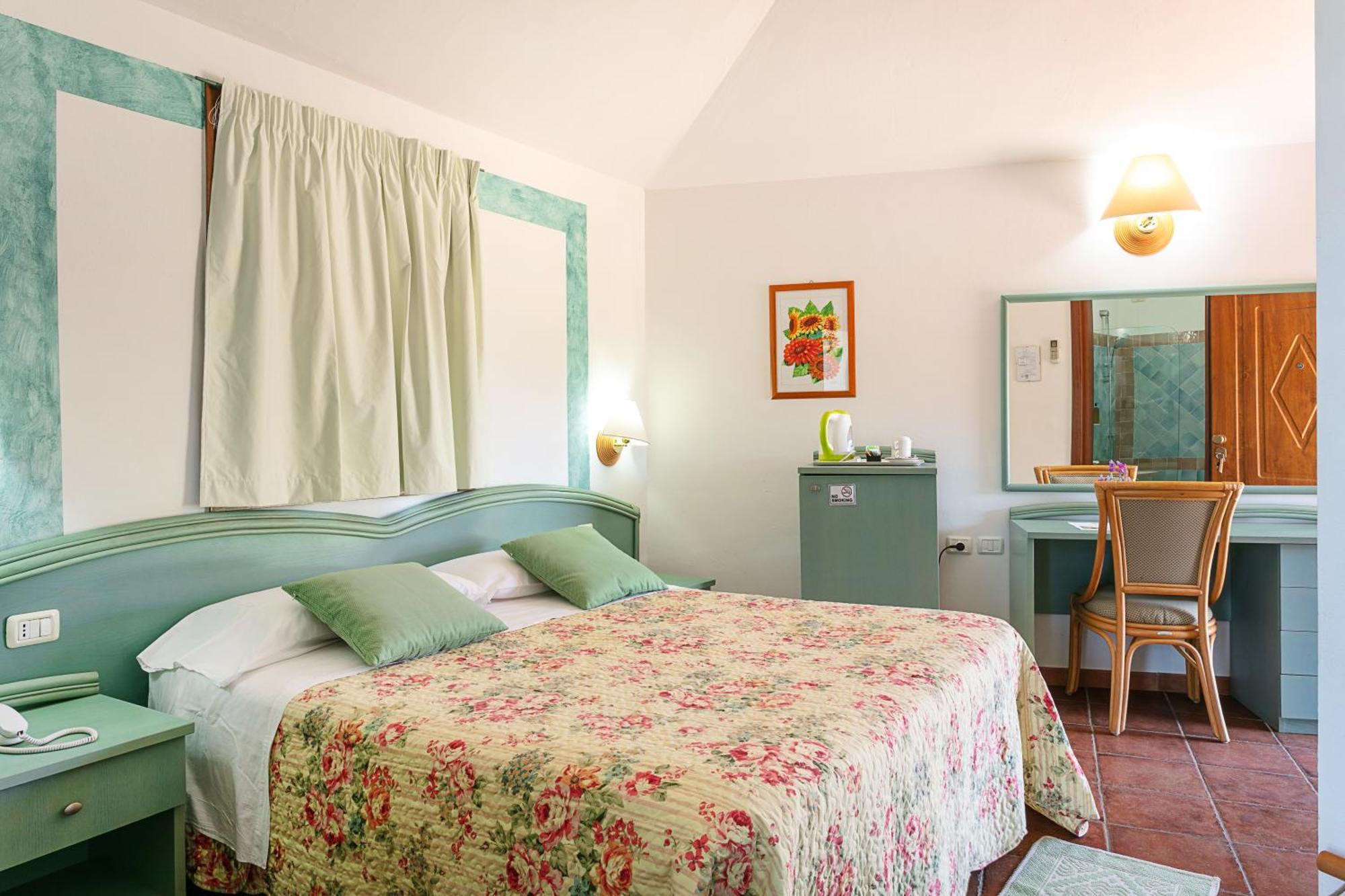 Hotel Stefania Boutique Hotel By The Beach Olbia Phòng bức ảnh