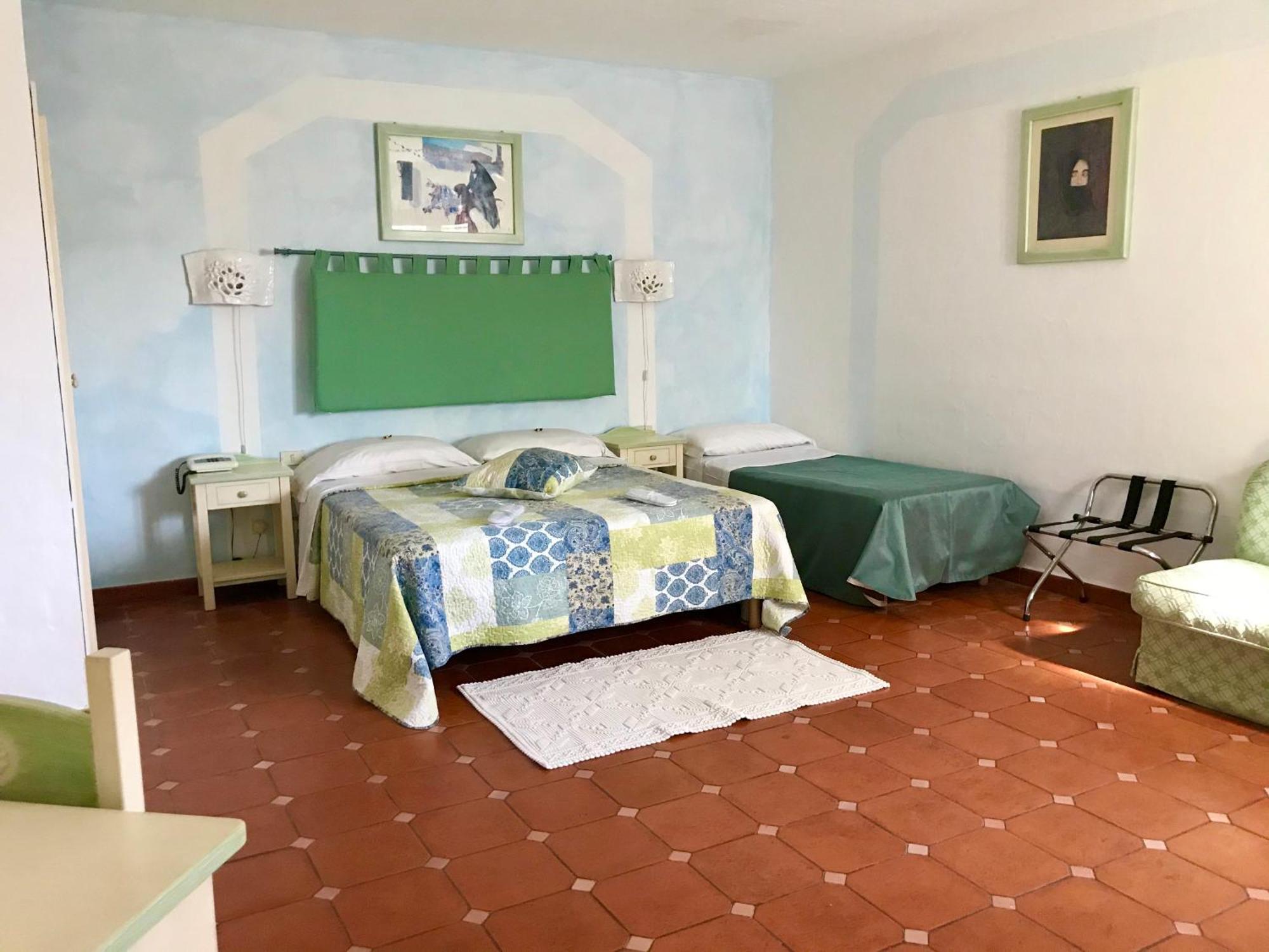 Hotel Stefania Boutique Hotel By The Beach Olbia Phòng bức ảnh