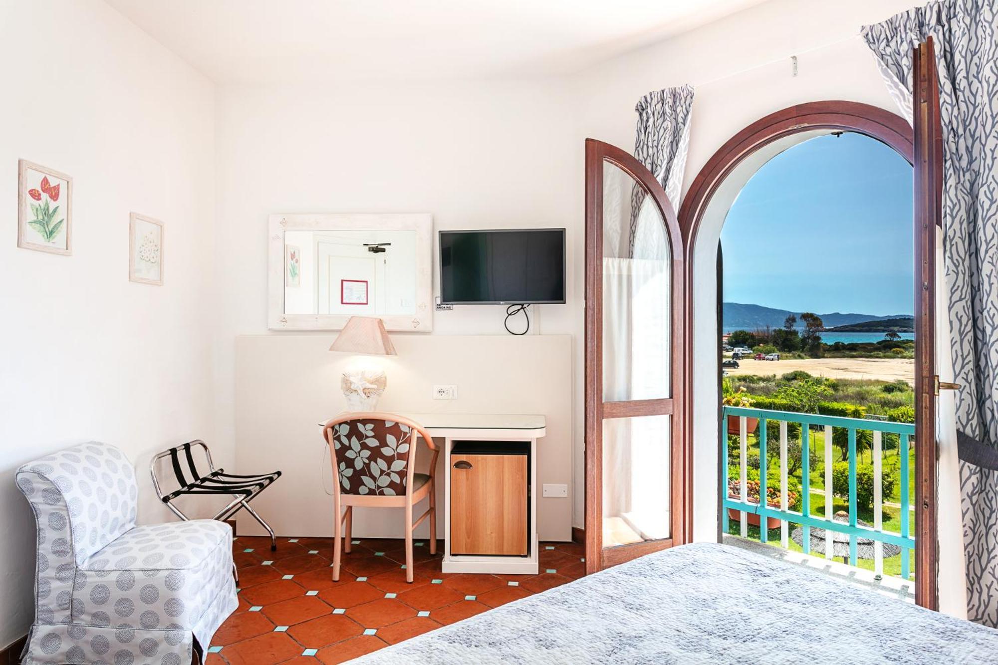Hotel Stefania Boutique Hotel By The Beach Olbia Ngoại thất bức ảnh